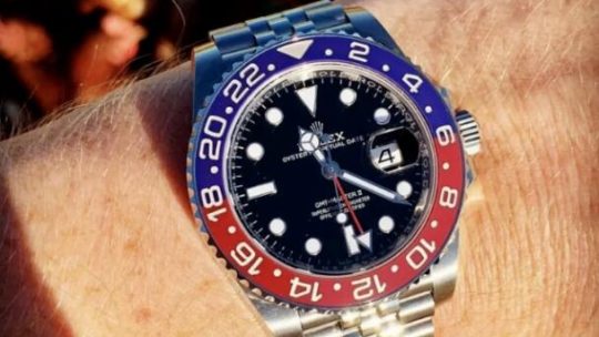 Indossa un orologio Rolex replica come questo