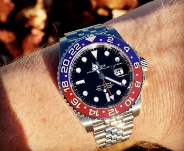 Indossa un orologio Rolex replica come questo
